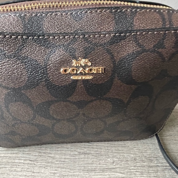 Coach Signature C Mini Leather Cross Body Shoulder Bag. - Picture 4 of 16